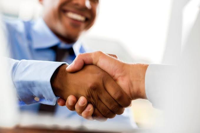 6 Steps To Help You Master The Perfect Handshake