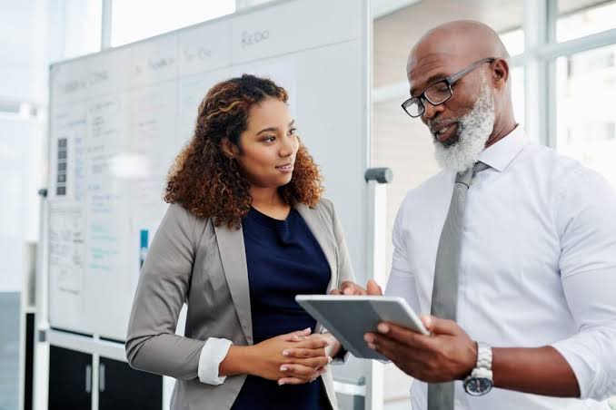 Reverse Mentoring: Entrepreneurs Learning from Employees